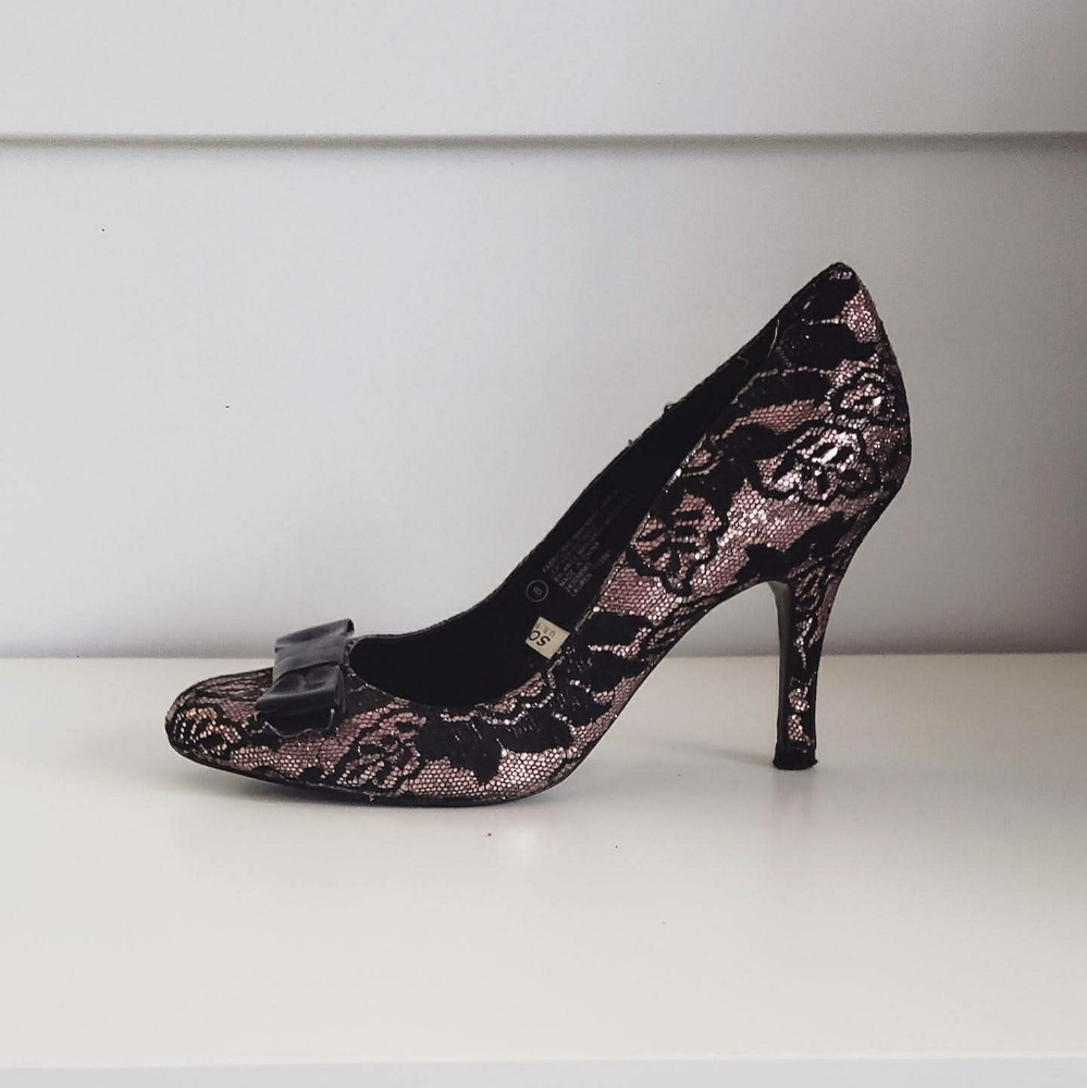 Glitter & Lace Hollywould Pumps